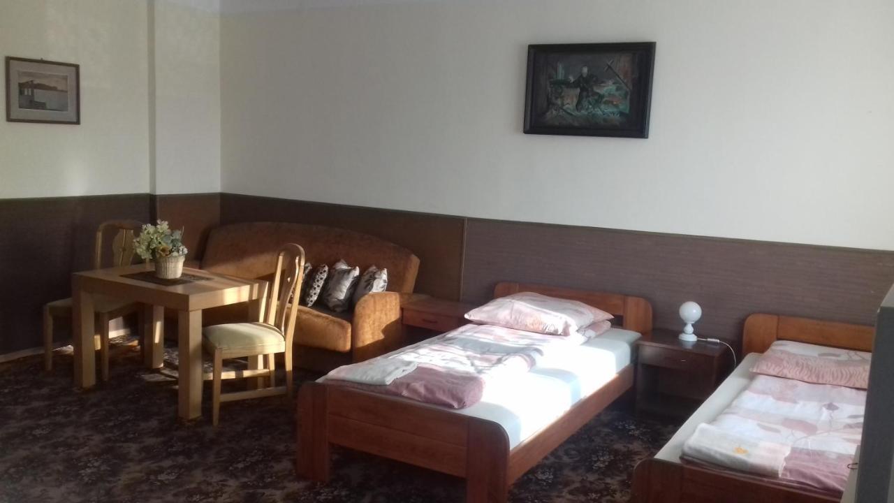 Hostel Jax Торунь Экстерьер фото