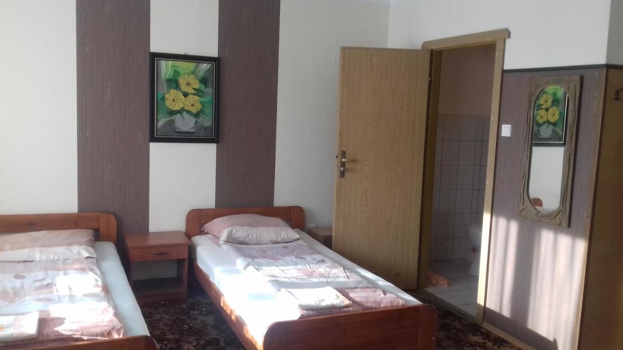Hostel Jax Торунь Экстерьер фото