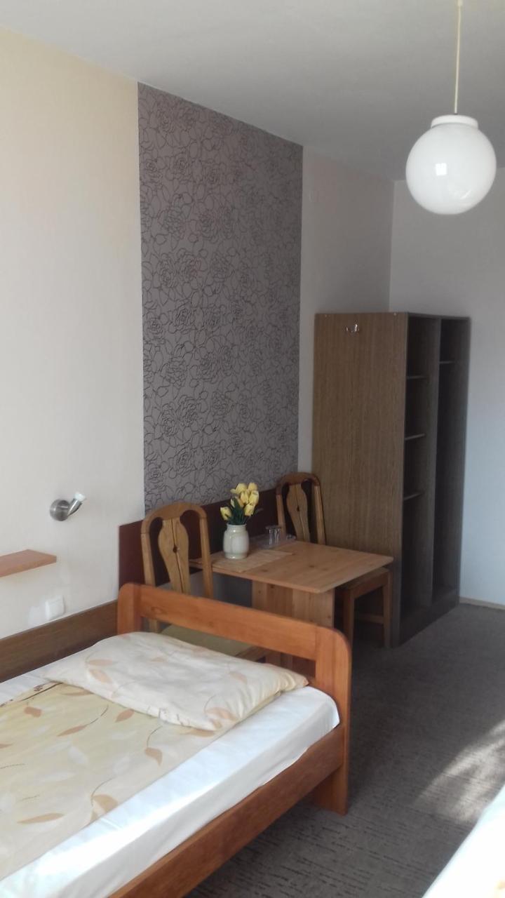 Hostel Jax Торунь Экстерьер фото